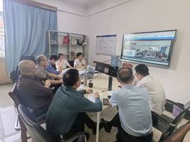 说明:一群人在房间里描述已自动生成