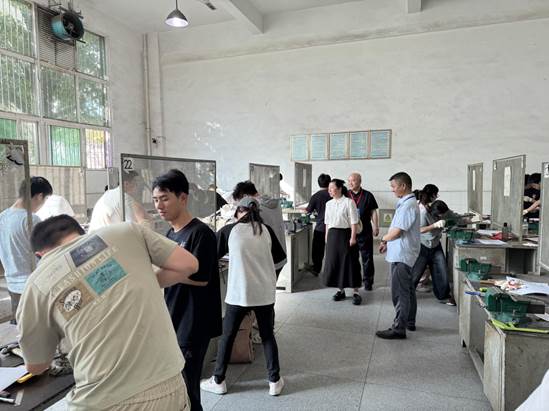 说明:EE5AB24E9D6CC90B65AF636ECBB3063C